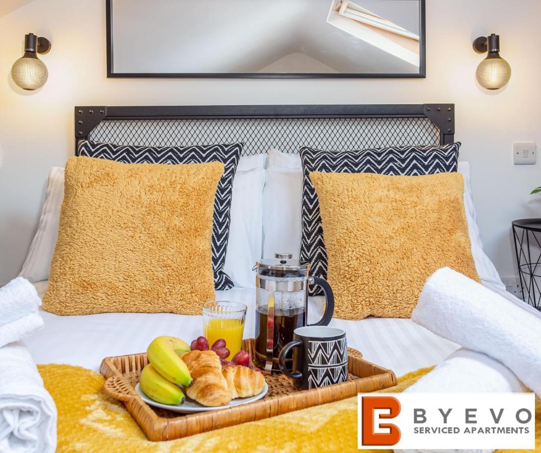 Byevo Oswestry Barn - Quirky Romantic Retreat Or Cosy Contractor Base Exterior foto