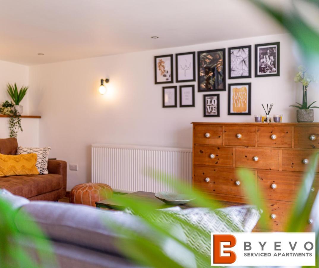 Byevo Oswestry Barn - Quirky Romantic Retreat Or Cosy Contractor Base Exterior foto
