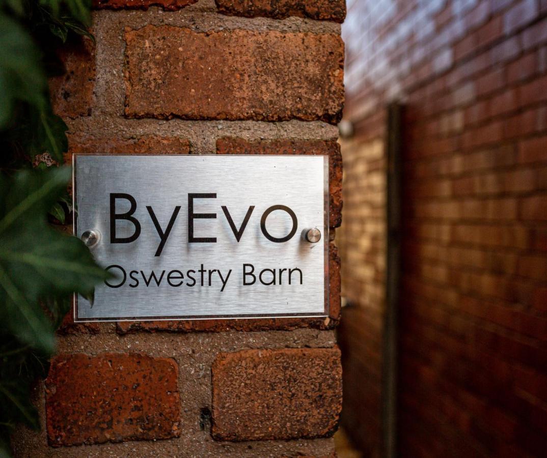 Byevo Oswestry Barn - Quirky Romantic Retreat Or Cosy Contractor Base Exterior foto