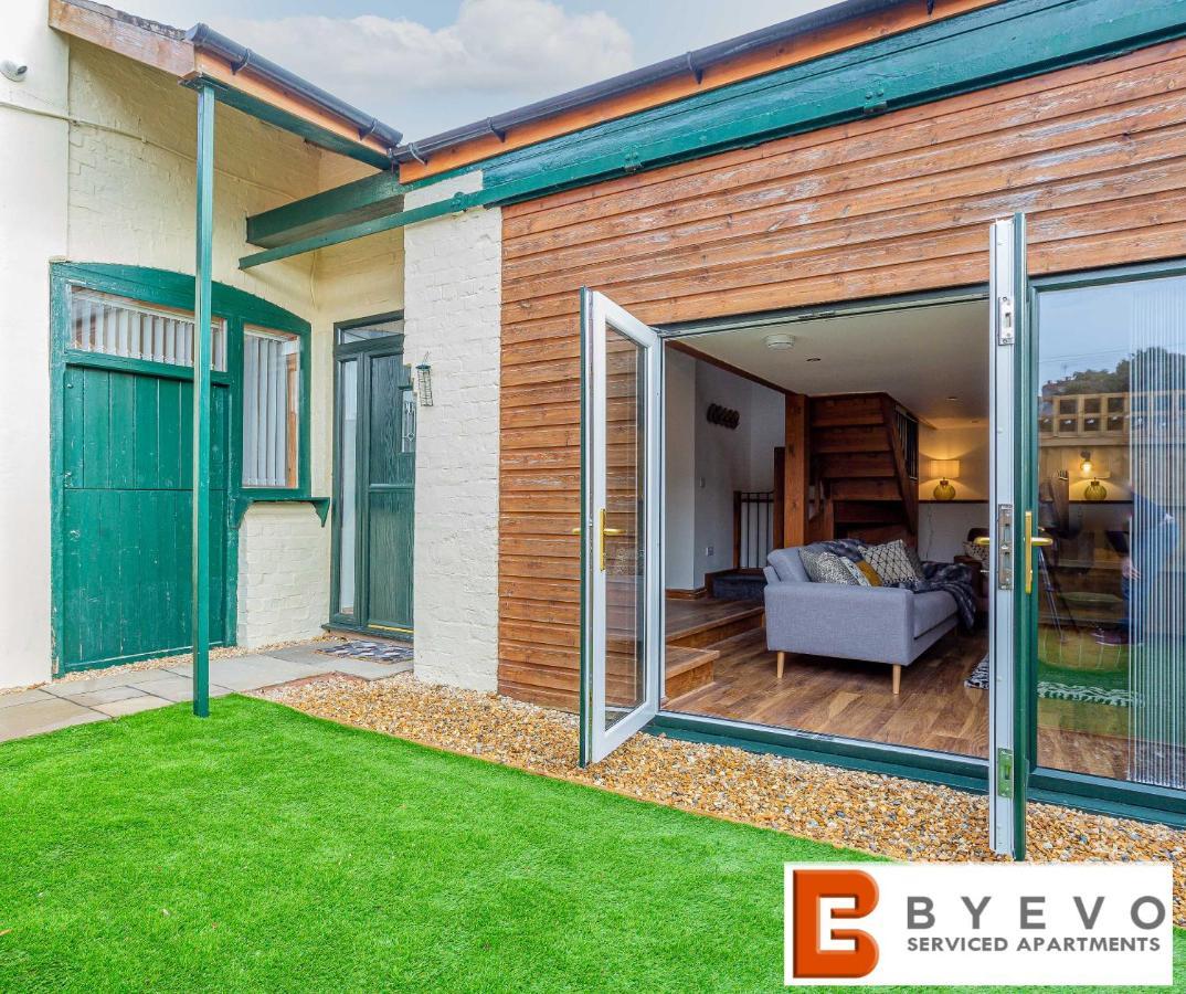 Byevo Oswestry Barn - Quirky Romantic Retreat Or Cosy Contractor Base Exterior foto
