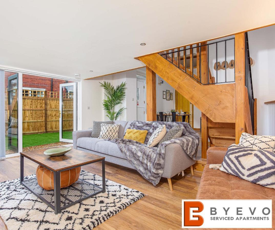 Byevo Oswestry Barn - Quirky Romantic Retreat Or Cosy Contractor Base Exterior foto